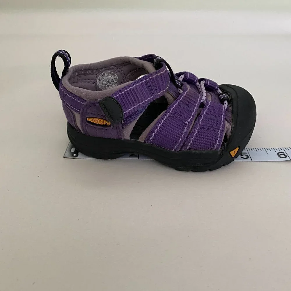 Keen Newport H2 Waterproof Sandals Size 4